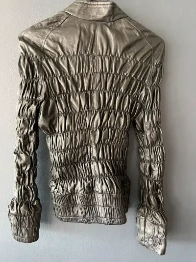 Chaqueta de cuero negra con cierre - miniatura 2