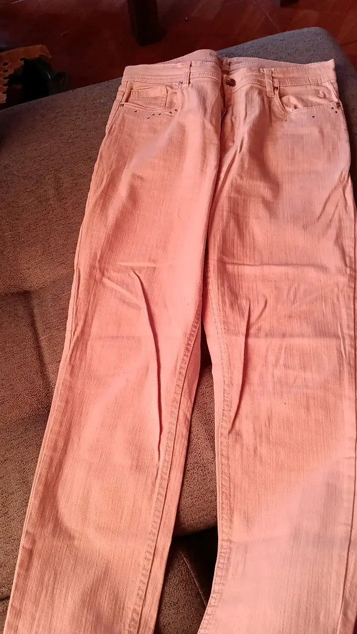Jeans rosados para mujer en buen estado - 1