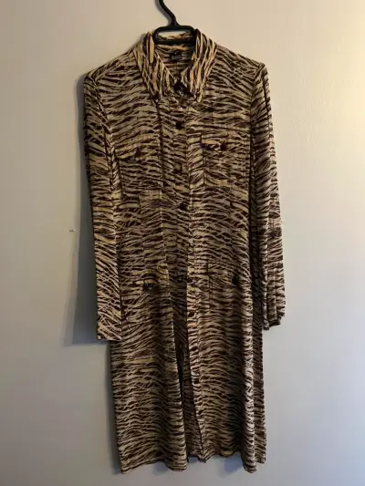 Vestido camisero animal print para mujer - miniatura 1