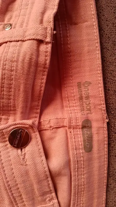 Jeans rosados para mujer en buen estado - miniatura 3