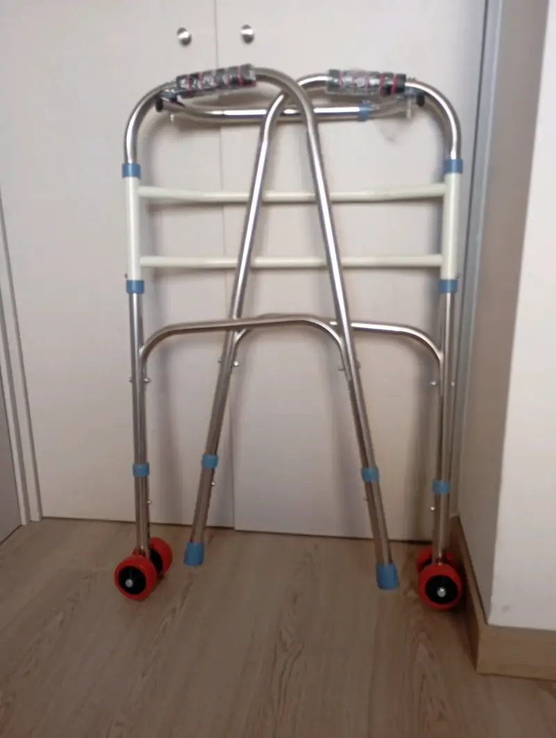 Andador plegable con ruedas para adultos - 2