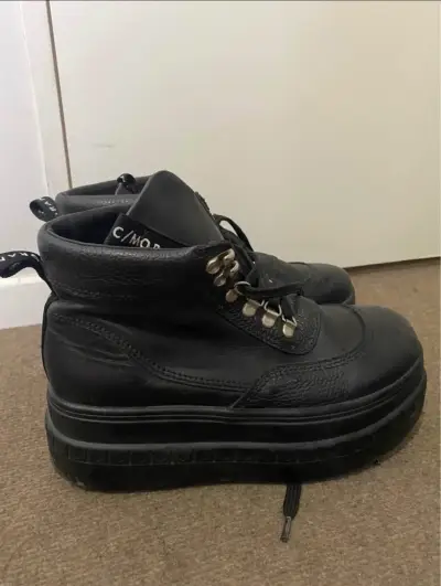 Botas Cmoran negras  de cuero con plataforma - miniatura 1