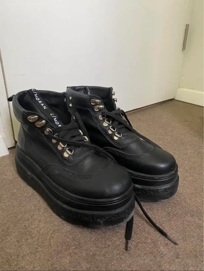 Botas Cmoran negras  de cuero con plataforma - 2