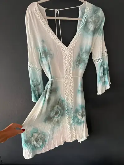 Vestido bohemio blanco con detalles azules - miniatura 1