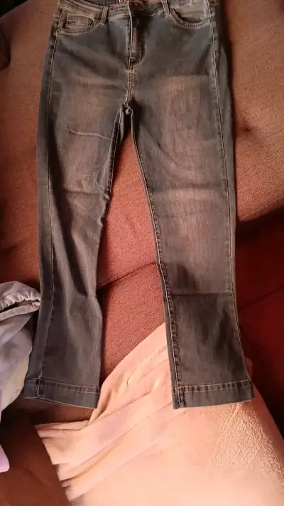 Jeans rectos de mezclilla para mujer - miniatura 1