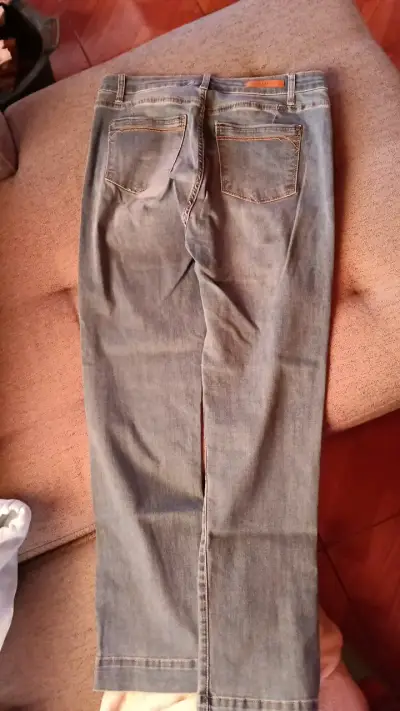 Jeans rectos de mezclilla para mujer - miniatura 3