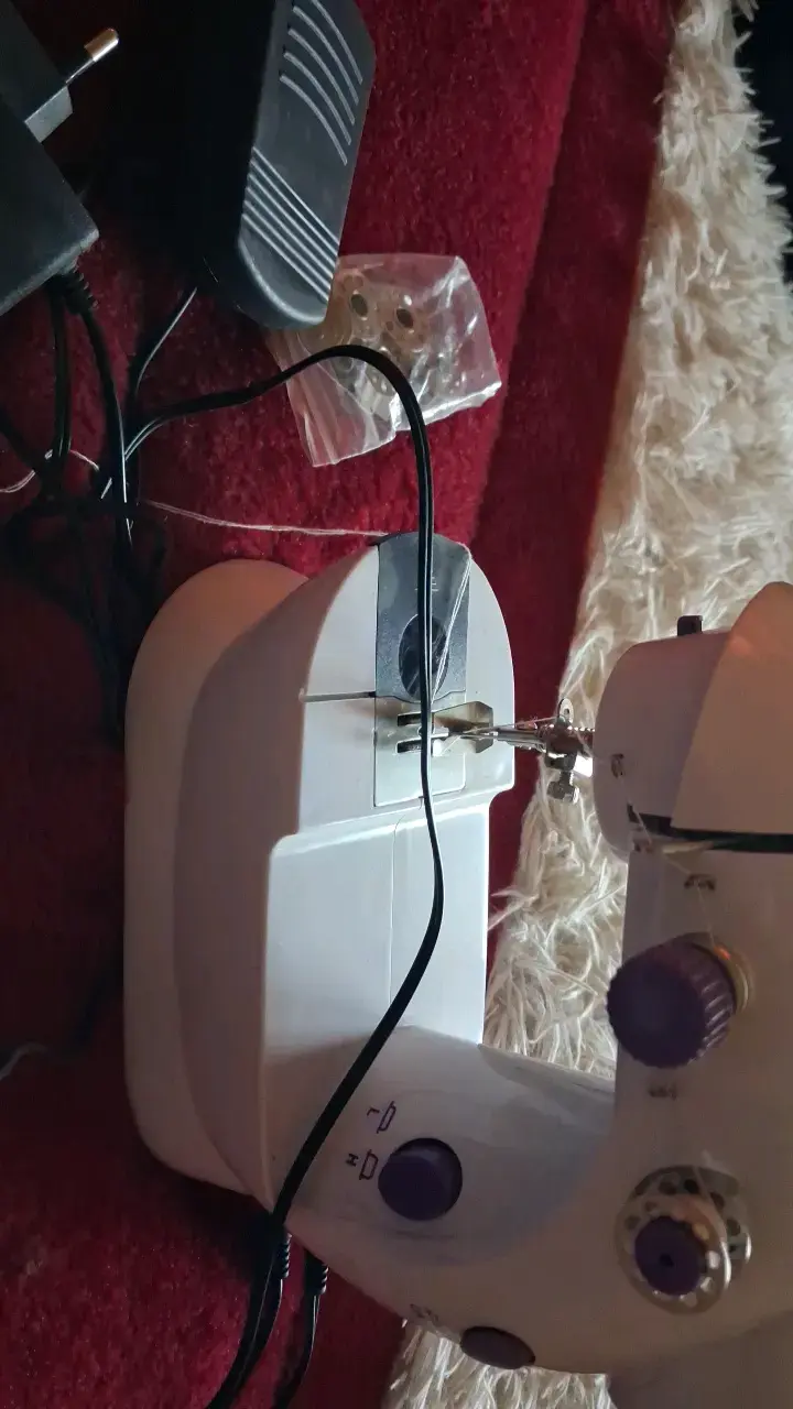 Máquina de Coser Portátil Compacta - 2