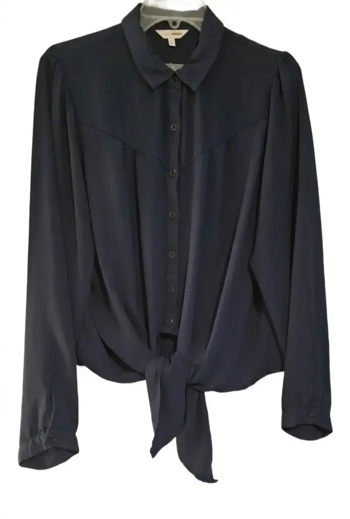 Blusa azul oscuro con lazo frontal