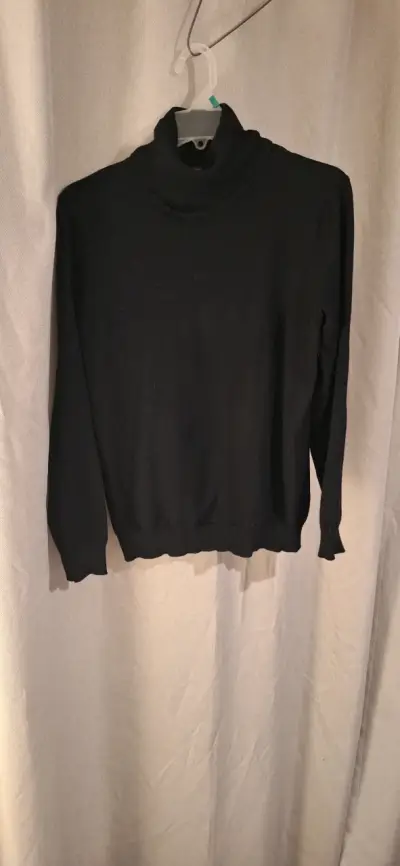 Suéter negro de cuello alto para mujer - miniatura 1