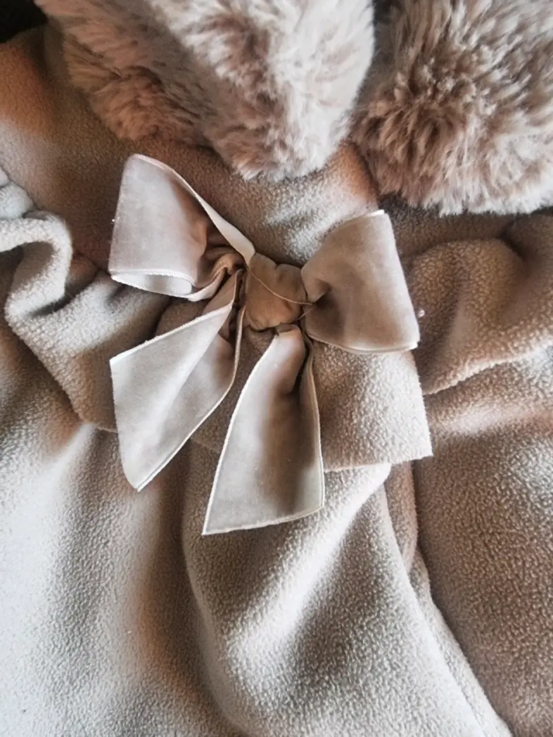Abrigo de bebé con bordado floral y cuello de pie - 2
