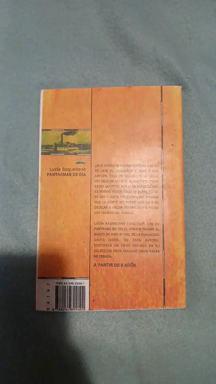 Libro Fantasmas de Día de Lucía Baquedano - 2