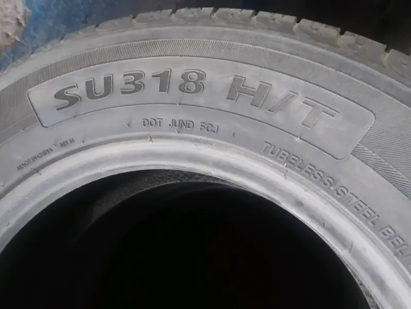 Juego de 4 neumáticos Goodride SU318 H/T usados - 2