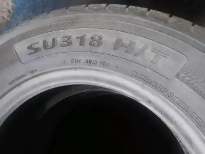 Juego de 4 neumáticos Goodride SU318 H/T usados - miniatura 2