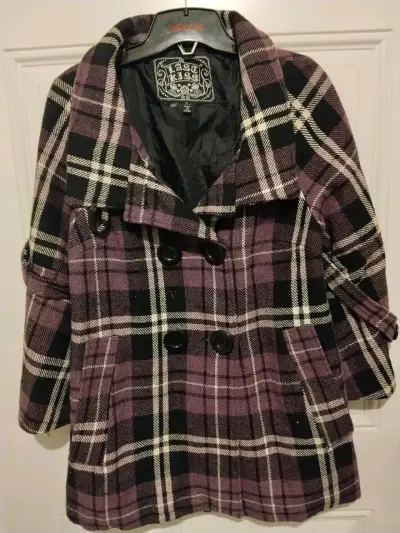 Blusa de terciopelo rojo con cordones decorativos - miniatura 2