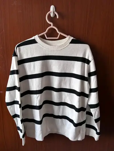 Suéter de rayas blanco y negro para hombre - miniatura 1