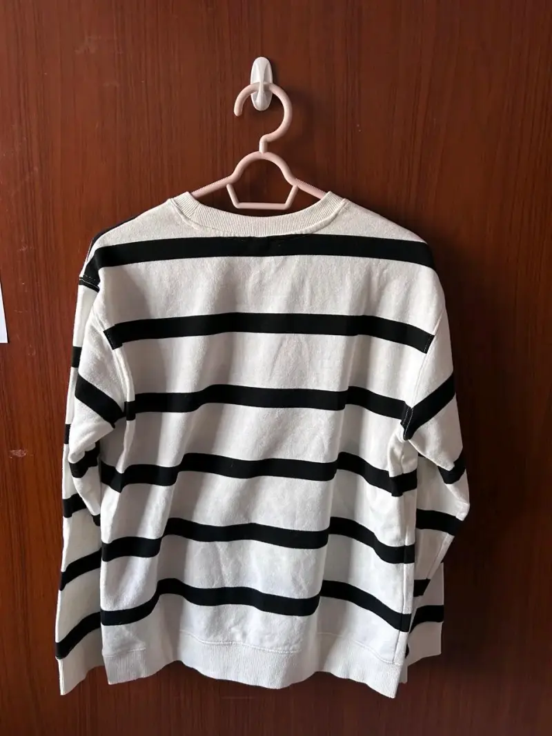 Suéter de rayas blanco y negro para hombre - 2