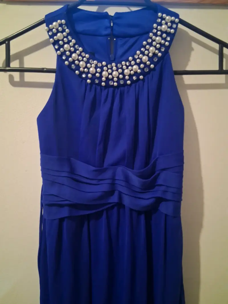 Vestido largo azul con perlas en el cuello - 2