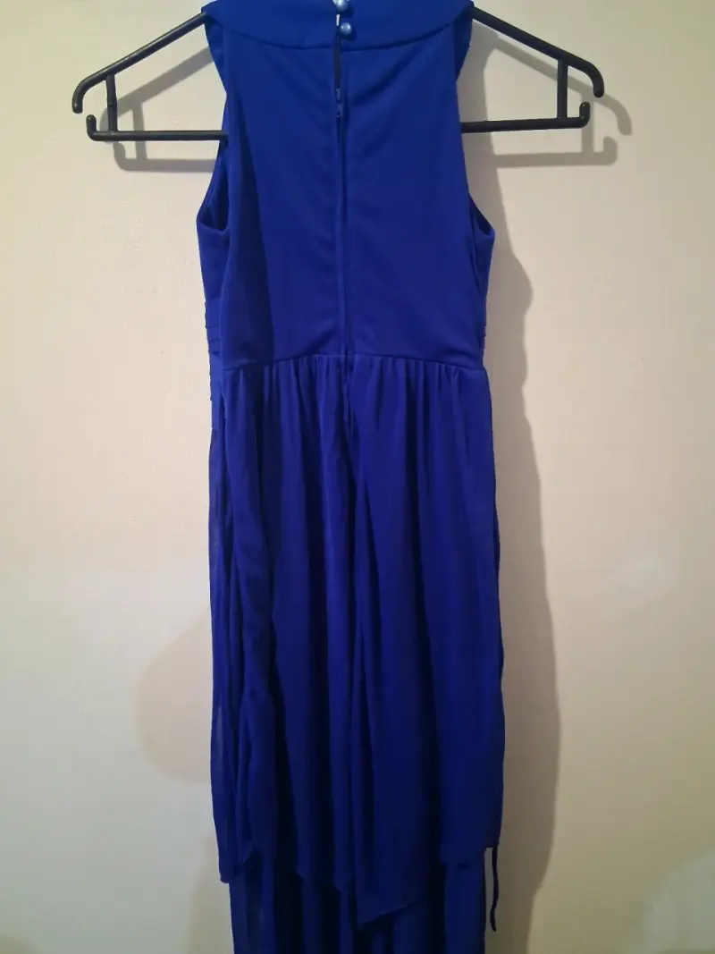 Vestido largo azul con perlas en el cuello - 6