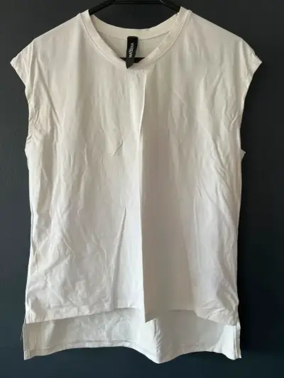 Polera sin mangas blanca de mujer Massera - miniatura 1
