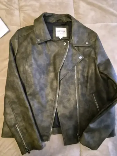 Chaqueta de cuero sintético verde olivo - miniatura 1