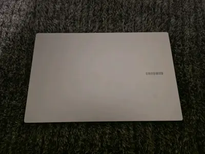 Laptop Samsung Galaxy Book 4 en pefecto estado - miniatura 3