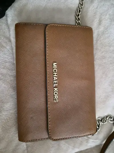 Cartera Michael Kors marrón con cadena - miniatura 1