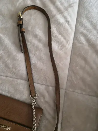 Cartera Michael Kors marrón con cadena - miniatura 2