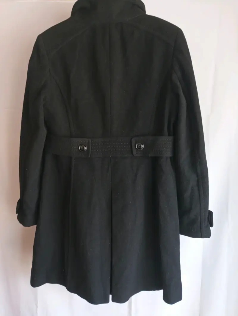 Abrigo negro de lana para mujer con forro fucsia - 2