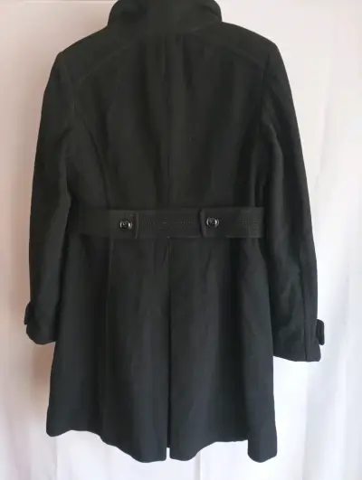 Abrigo negro de lana para mujer con forro fucsia - miniatura 2
