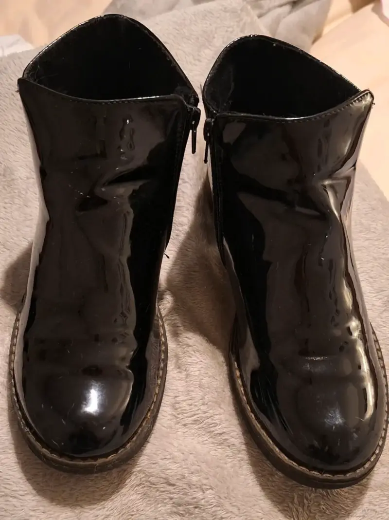 Botines de charol negro con cierre lateral - 3