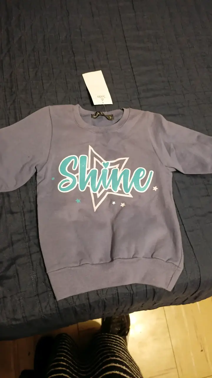 Polerón infantil gris con diseño 'Shine'