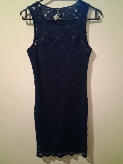 Vestido de encaje azul marino Forever 21 - miniatura 1