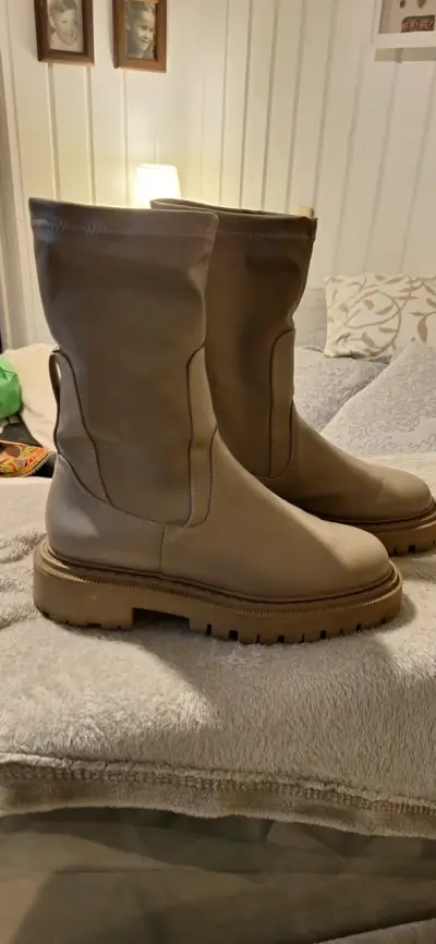 Botas beige para mujer - miniatura 1