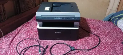 Impresora multifuncional Brother DCP en buen estado - miniatura 1