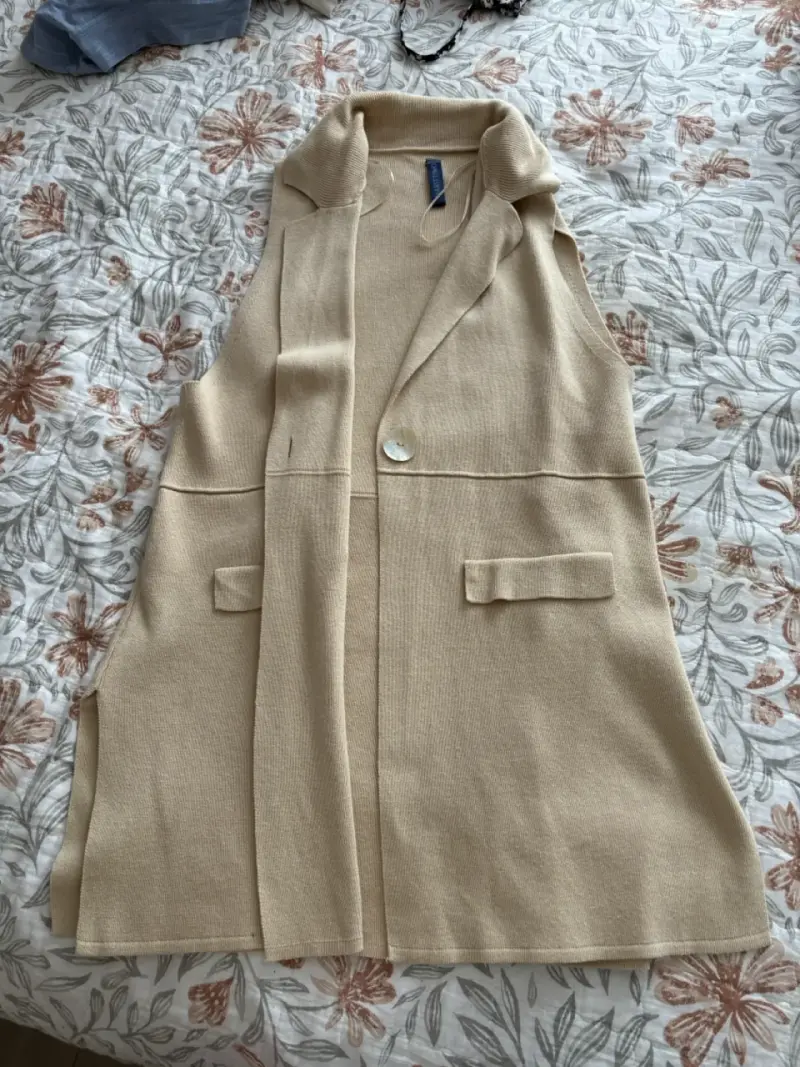 Chaleco largo sin mangas beige elegante - 2