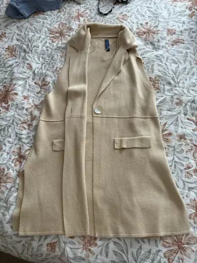 Chaleco largo sin mangas beige elegante - miniatura 2