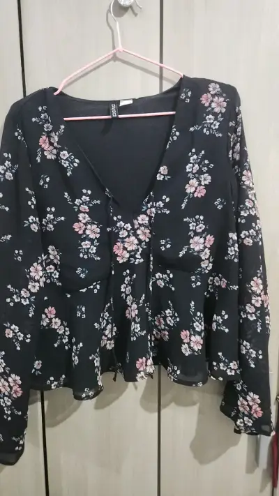 Blusa floral negra H&M Divided - miniatura 1