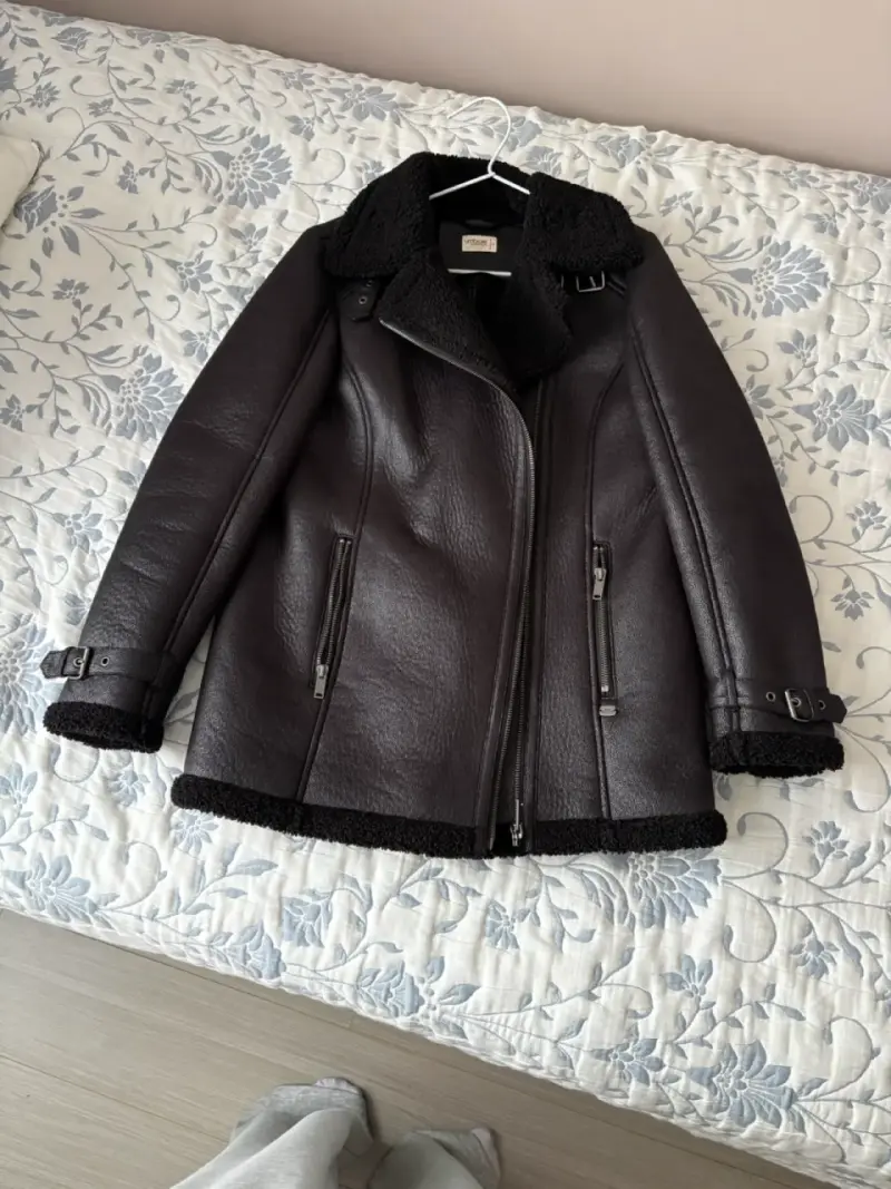 Chaqueta de cuero negra con forro de lana - 2