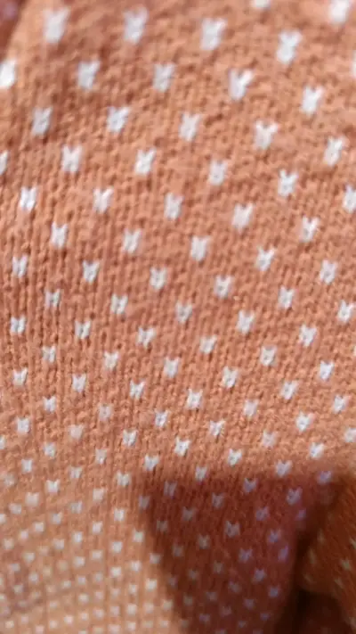 Chaleco tejido naranja con botones decorativos - miniatura 4