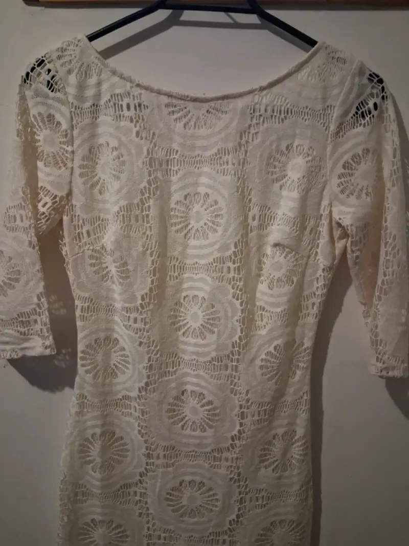 Vestido de encaje blanco con mangas tres cuartos - 2