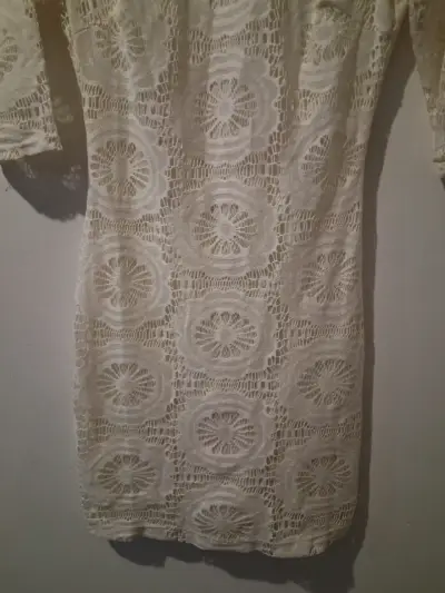 Vestido de encaje blanco con mangas tres cuartos - miniatura 3