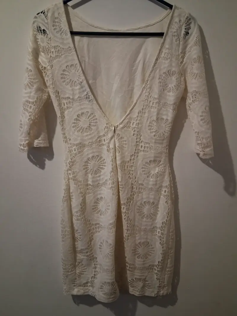 Vestido de encaje blanco con mangas tres cuartos - 4