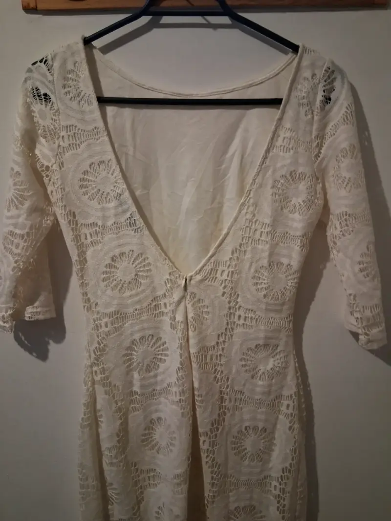 Vestido de encaje blanco con mangas tres cuartos - 5