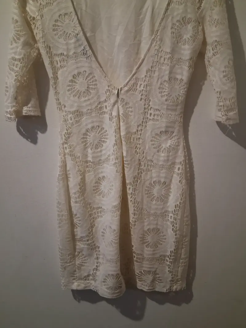 Vestido de encaje blanco con mangas tres cuartos - 6