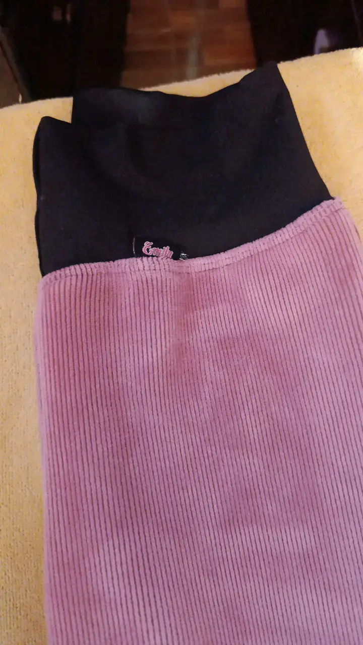 Pantalón rosado con forro negro de polar - 3