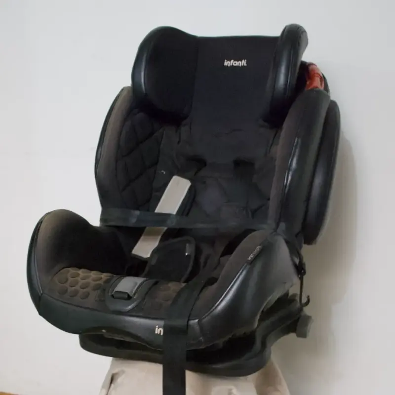 Silla de auto para bebé Infanti negra - 1