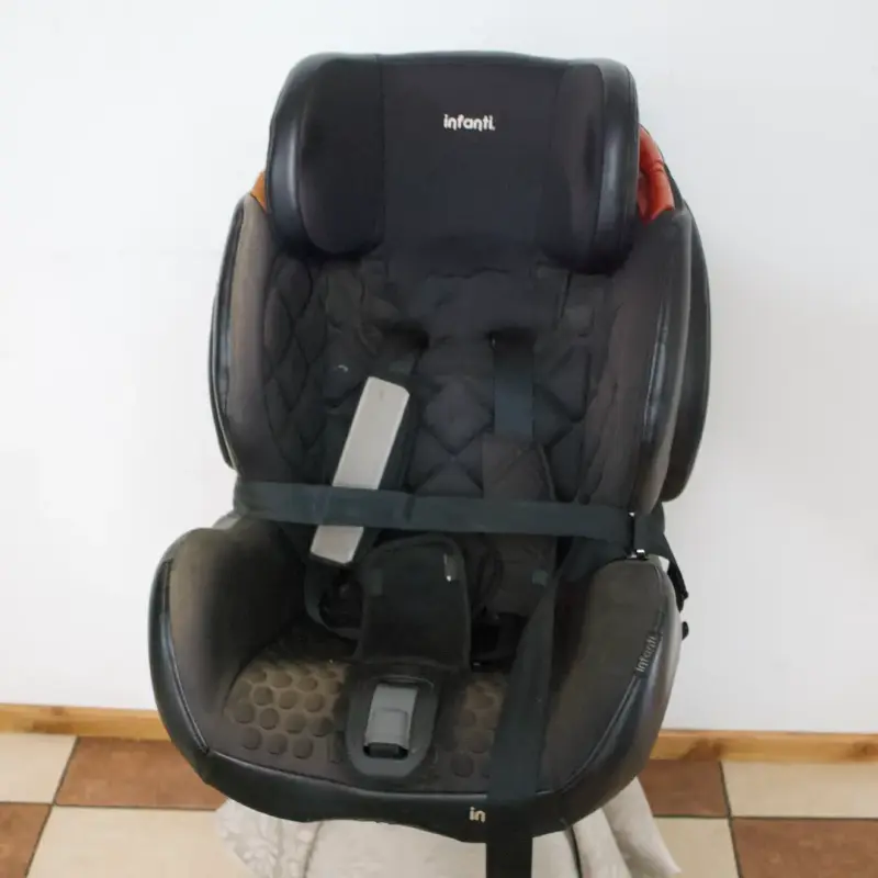 Silla de auto para bebé Infanti negra - 2
