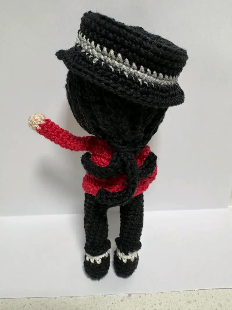 Muñeco amigurumi tejido a mano estilo pop - 2