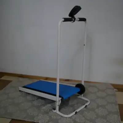 Caminadora plegable manual con monitor - miniatura 5