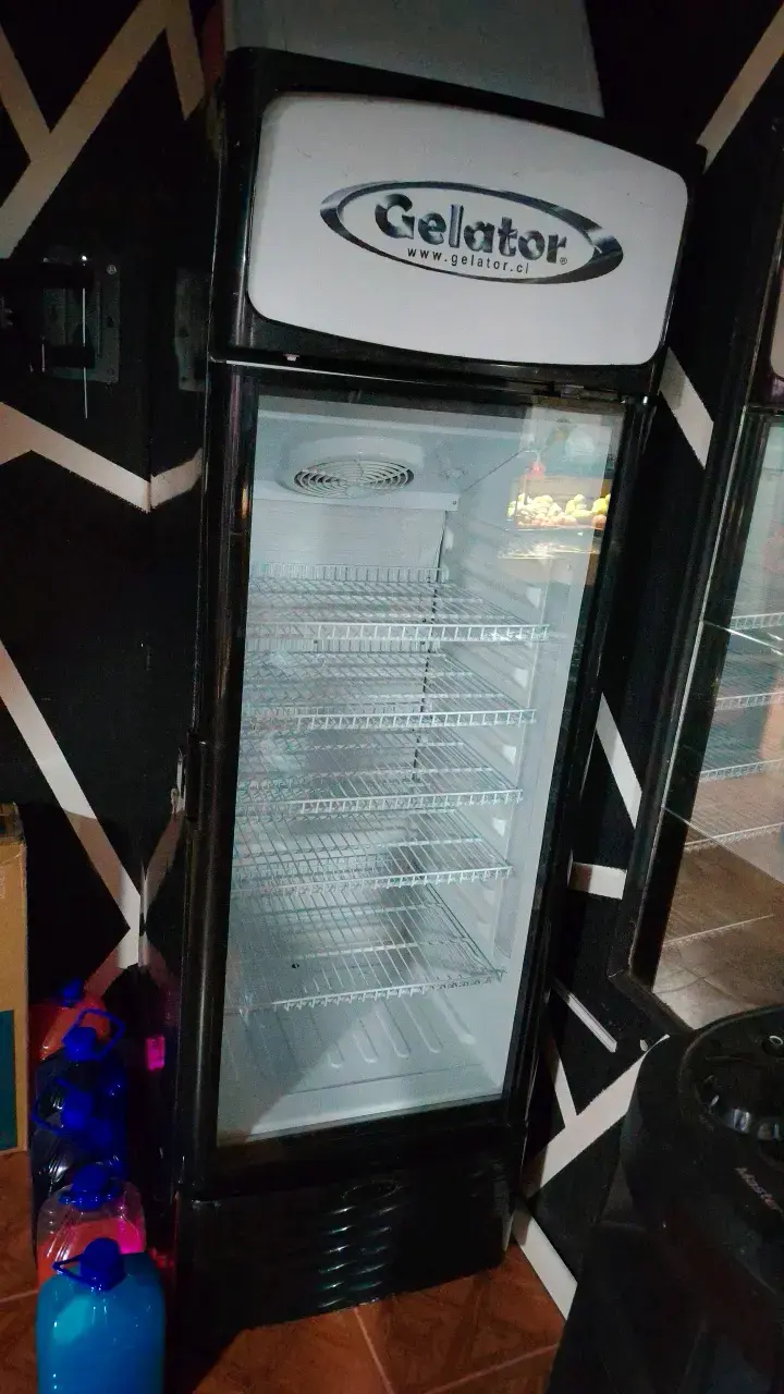 Refrigerador exhibidor Gelator en buen estado - 1